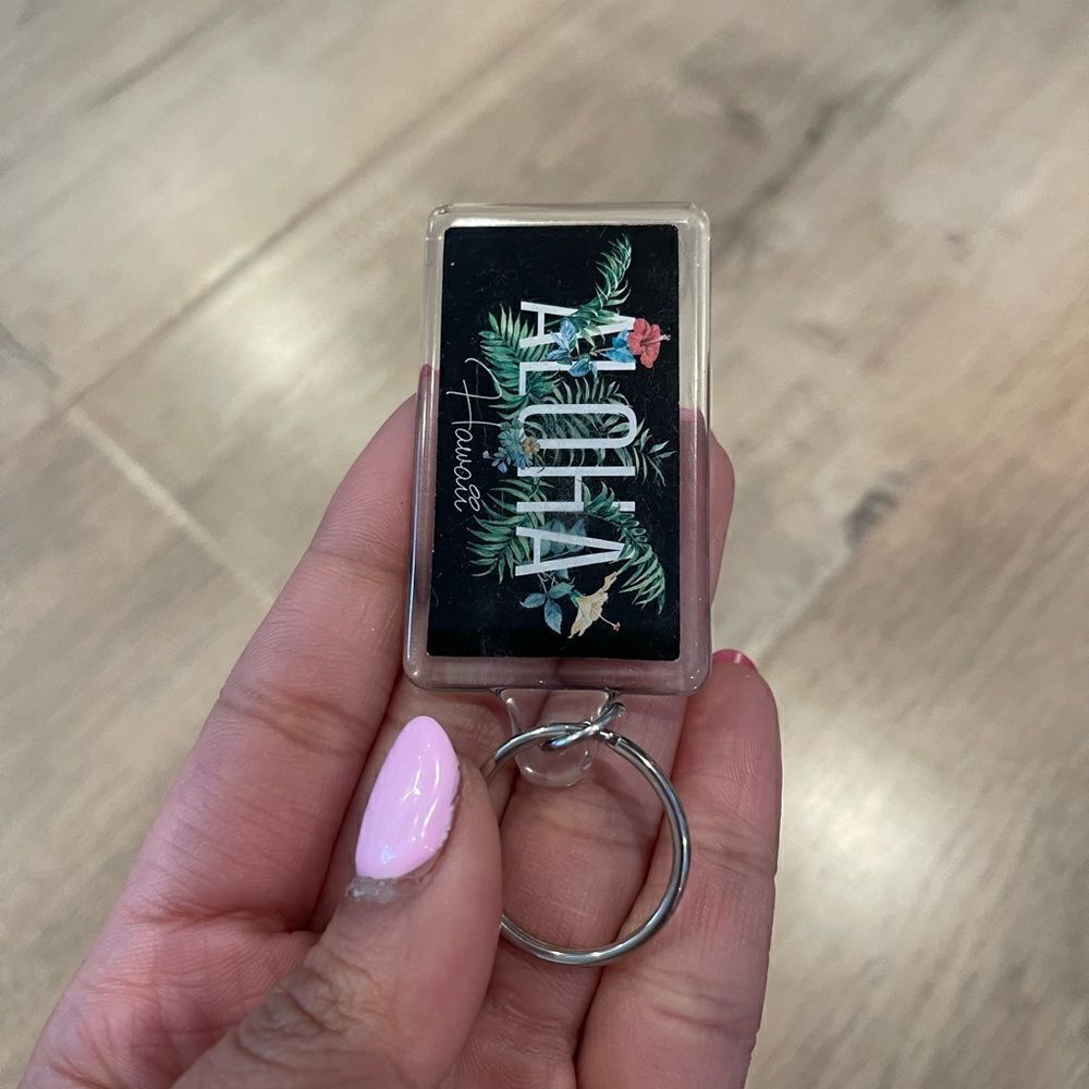NWOT Hawaii Aloha Plastic Keychain - Picture 3 of 3